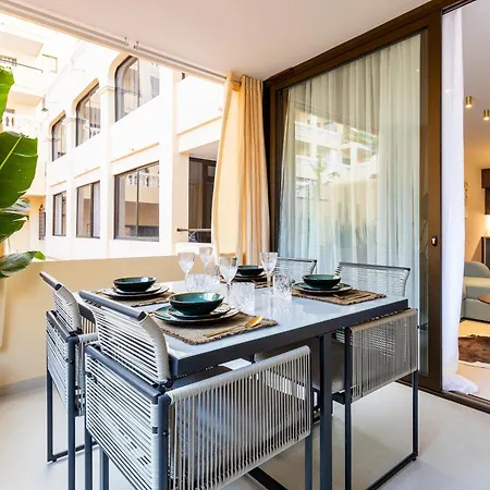 Апартаменты Castle Harbour Elegant 1-bedroom - Heated Pool, Air Conditioning & Fiber Internet In Cristianos Лос Кристианос
