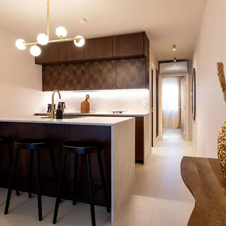 Castle Harbour Elegant 1-Bedroom Apartment - Heated Pool, Air Conditioning & Fiber Internet In Los Cristianos