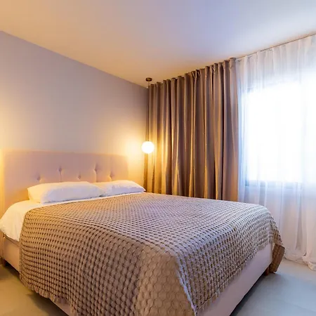Apartment Castle Harbour Elegant 1-Bedroom Apartment - Heated Pool, Air Conditioning & Fiber Internet In Los Cristianos *