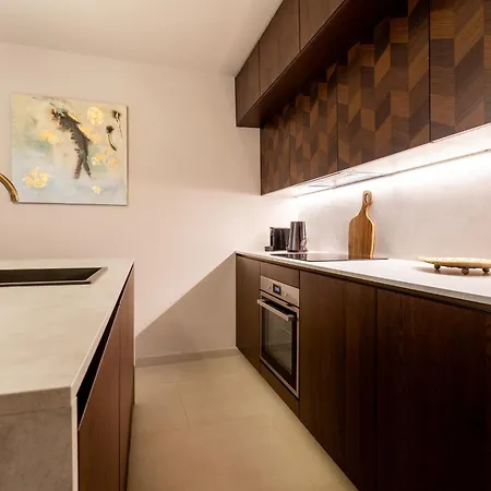 Castle Harbour Elegant 1-Bedroom Apartment - Heated Pool, Air Conditioning & Fiber Internet In Los Cristianos *